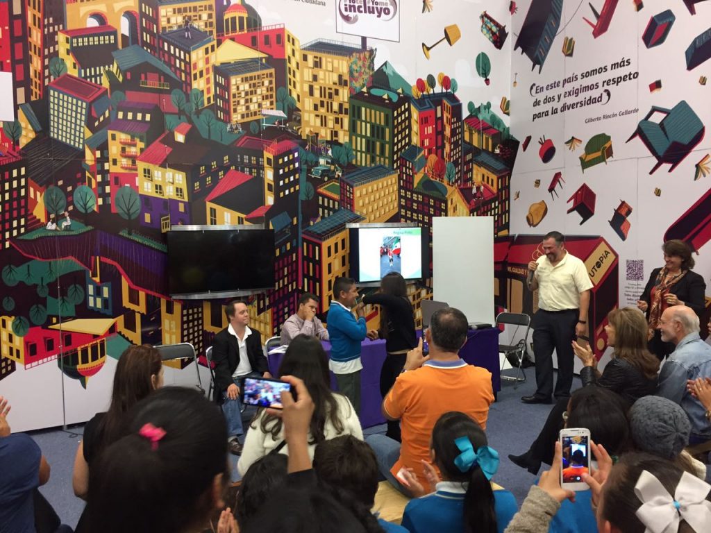 15992085_10155027331748901_759064881_o