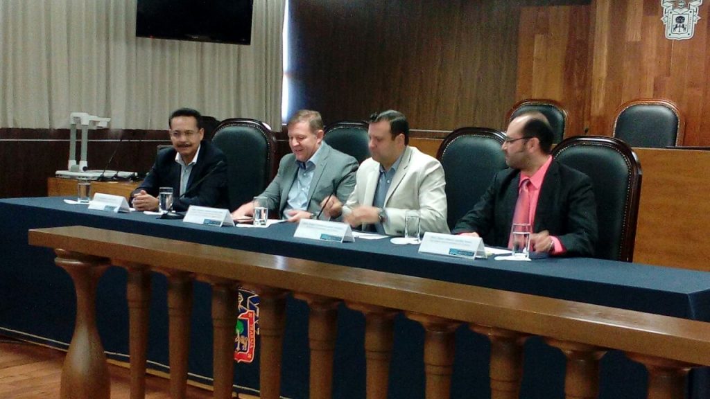 TOUR DE CINE CUALTOS