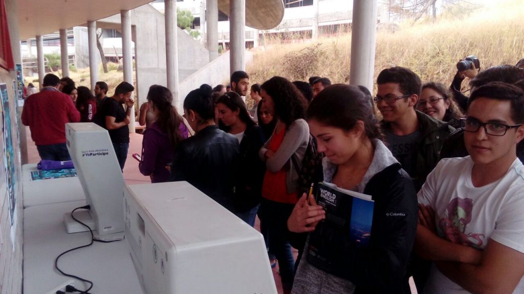 TOUR DE CINE CUALTOS