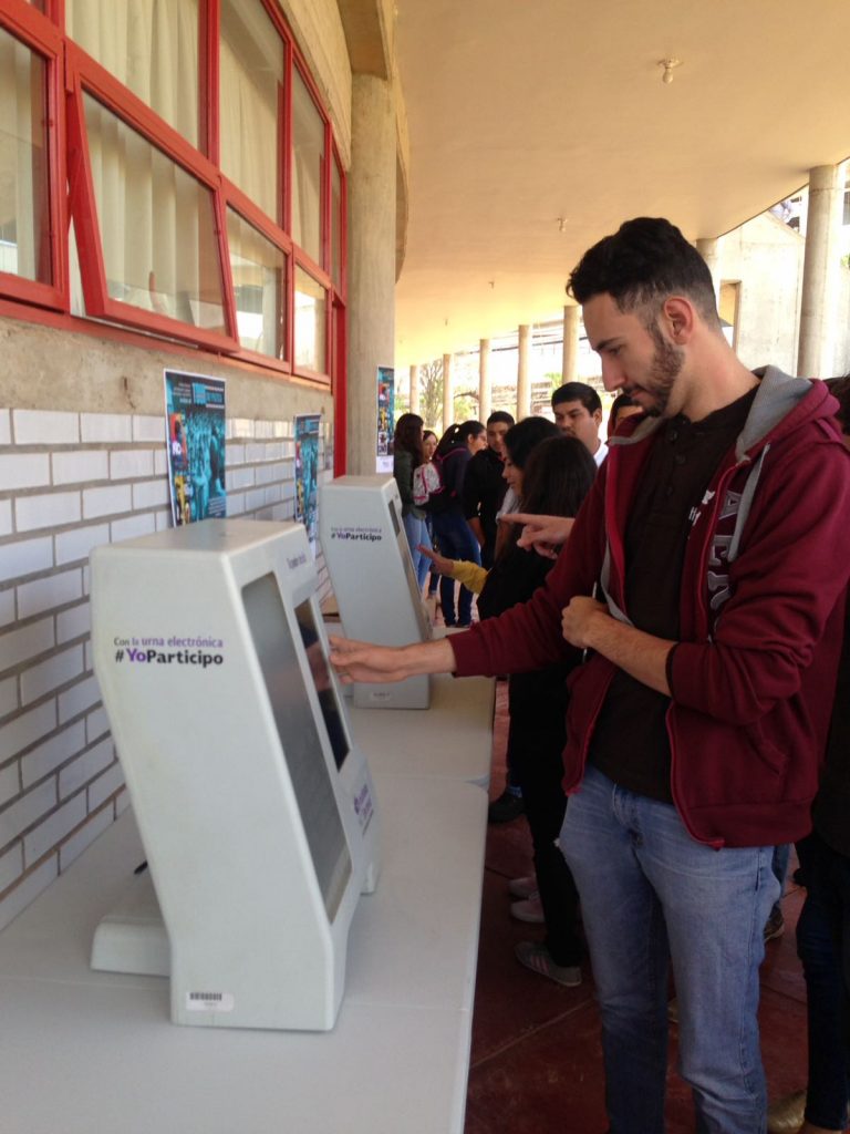 TOUR DE CINE CUALTOS