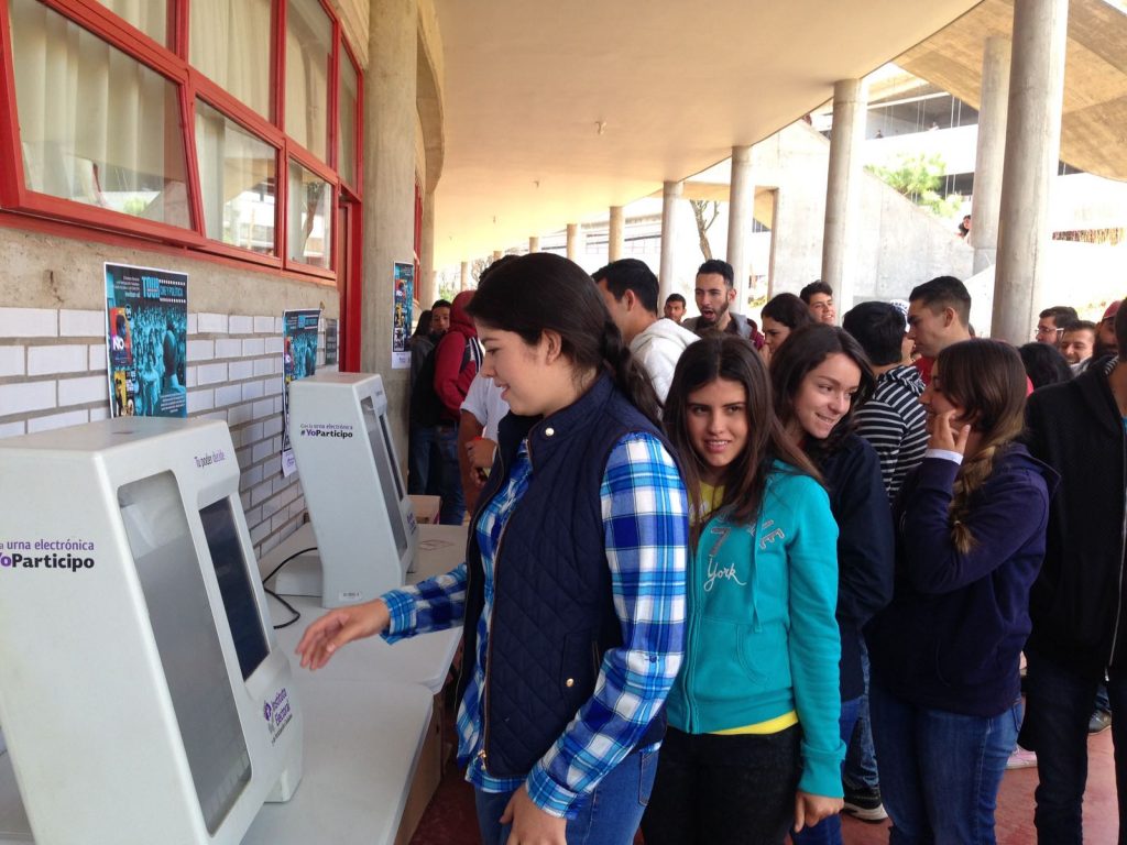 TOUR DE CINE CUALTOS