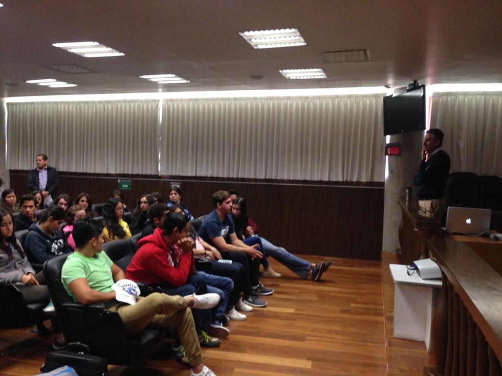 TOUR DE CINE CUALTOS