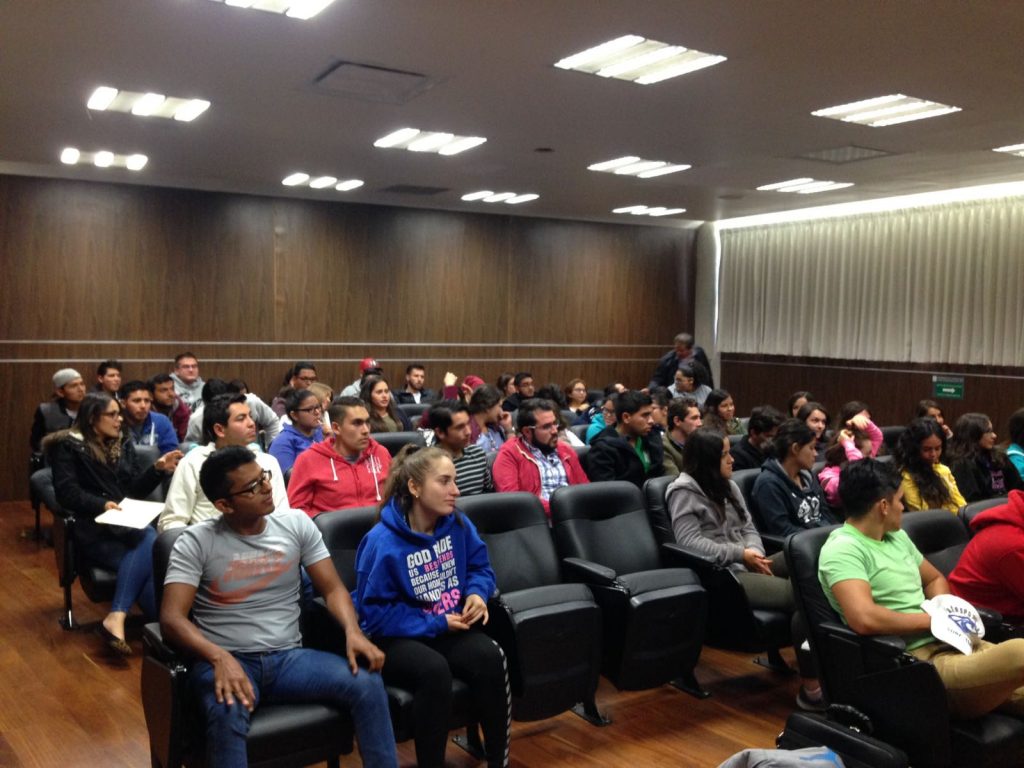 TOUR DE CINE CUALTOS