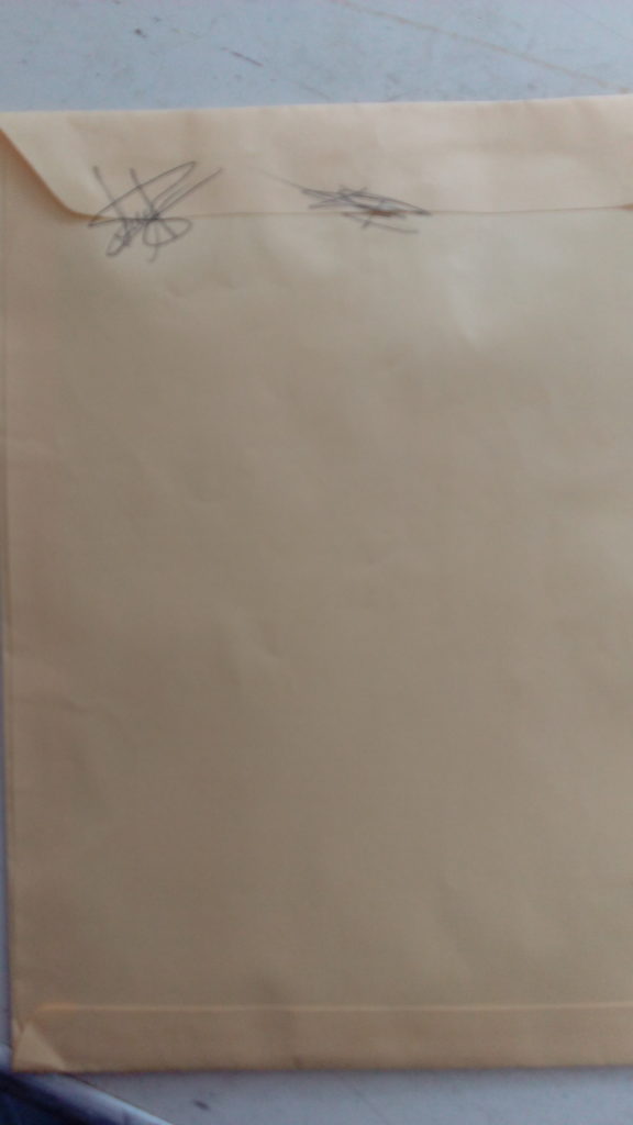 Sobre cerrado y firmado